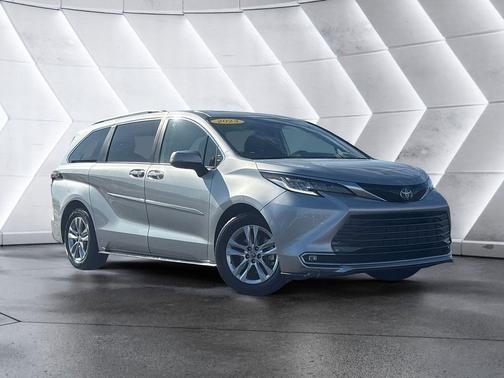 2023 Toyota Sienna Limited