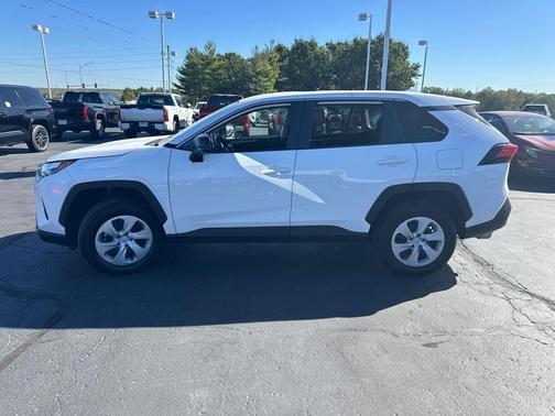 2025 Toyota RAV4 LE