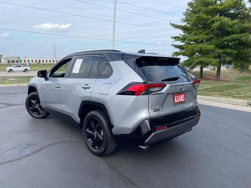 2020 Toyota RAV4 Hybrid SE