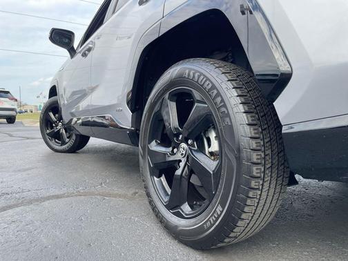 2020 Toyota RAV4 Hybrid SE