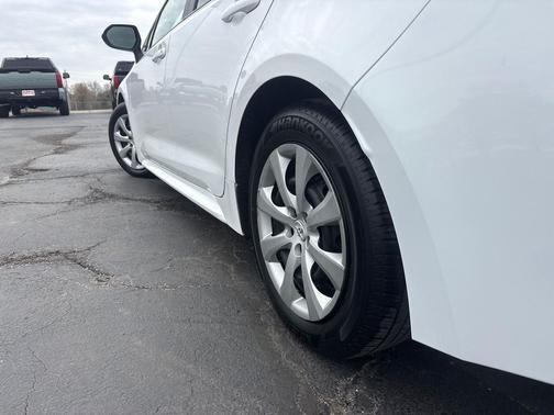 Ice Cap 2025 Toyota Corolla LE