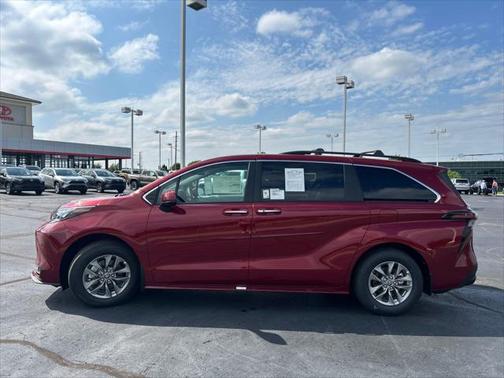 2025 Toyota Sienna XLE 8 Passenger