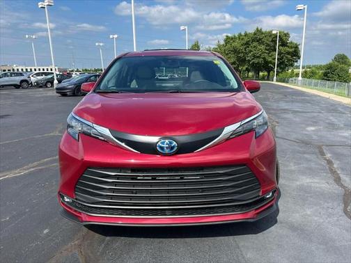2025 Toyota Sienna XLE 8 Passenger