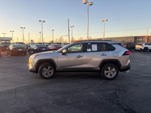 2025 Toyota RAV4 Hybrid XLE