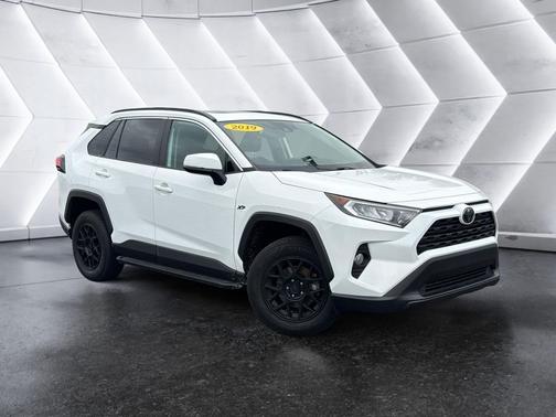 Super White 2019 Toyota RAV4 XLE