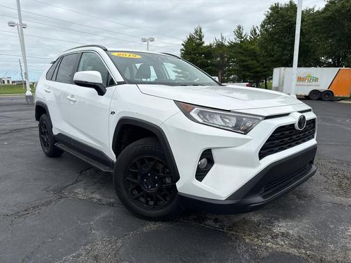 Super White 2019 Toyota RAV4 XLE