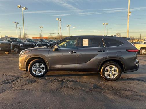 2023 Toyota Highlander LE