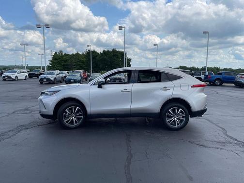2022 Toyota Venza LE
