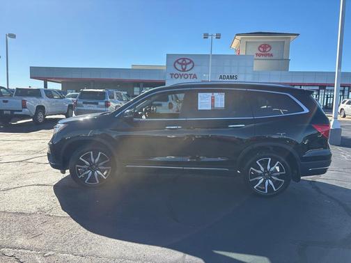 Crystal Black Pearl 2022 Honda Pilot Touring 8-Passenger