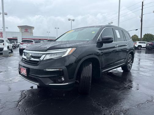 Crystal Black Pearl 2022 Honda Pilot Touring 8-Passenger