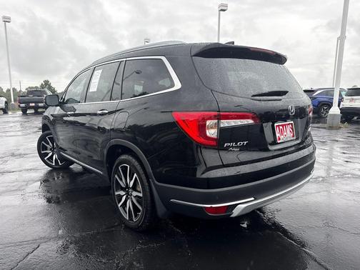 Crystal Black Pearl 2022 Honda Pilot Touring 8-Passenger