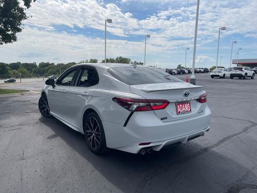 2024 Toyota Camry Hybrid SE