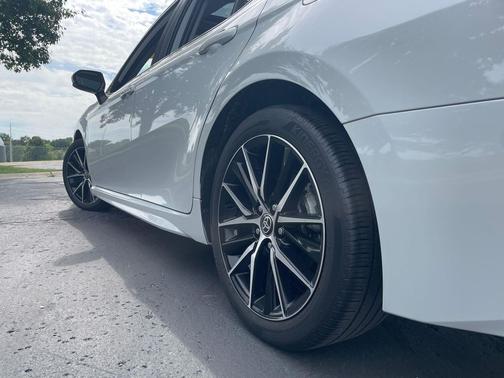 2024 Toyota Camry Hybrid SE