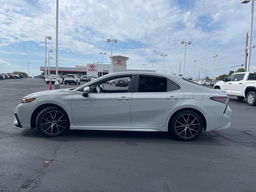 2024 Toyota Camry Hybrid SE