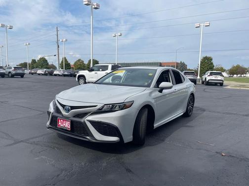 2024 Toyota Camry Hybrid SE