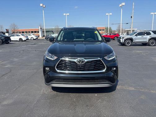 2026 Toyota Highlander Hybrid Platinum