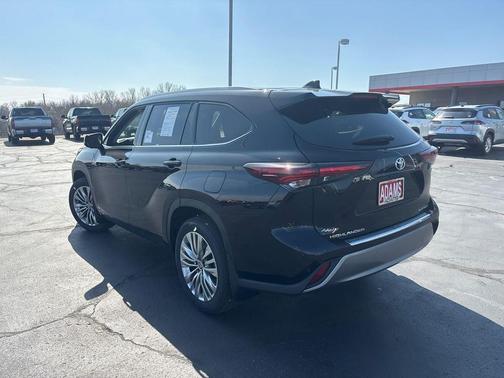 2026 Toyota Highlander Hybrid Platinum