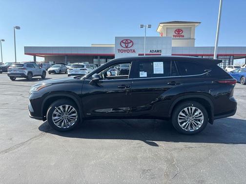 2026 Toyota Highlander Hybrid Platinum