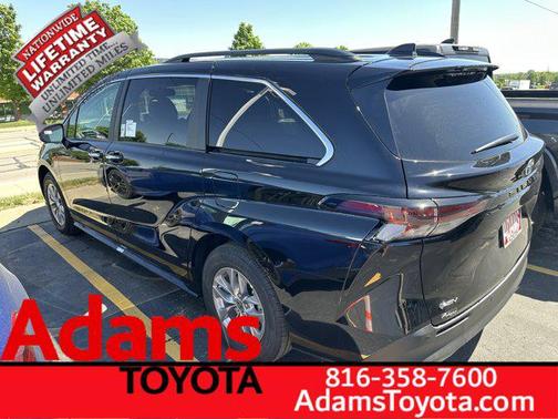 Midnight Black Metallic 2026 Toyota Sienna XLE