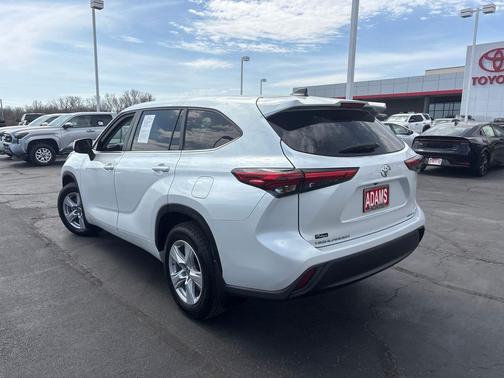 Wind Chill Pearl 2023 Toyota Highlander LE
