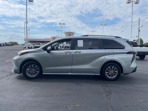 2024 Toyota Sienna XLE