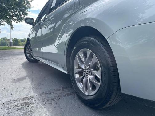 2024 Toyota Sienna XLE