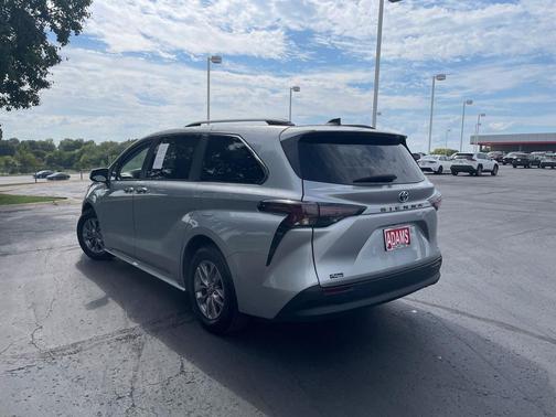 2024 Toyota Sienna XLE