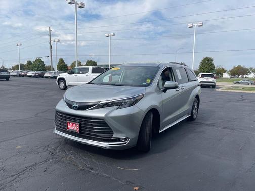 2024 Toyota Sienna XLE