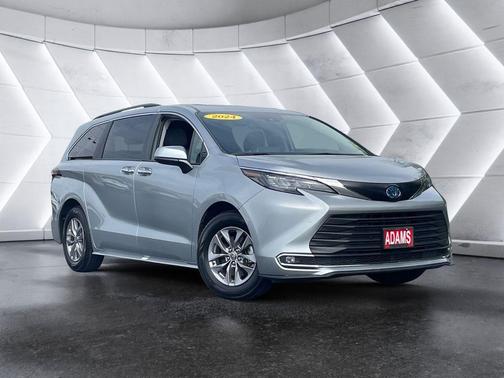 2024 Toyota Sienna XLE