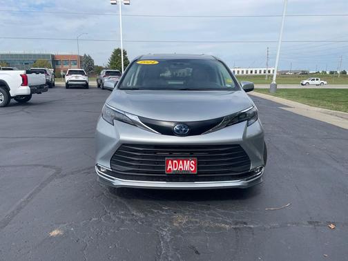 2024 Toyota Sienna XLE