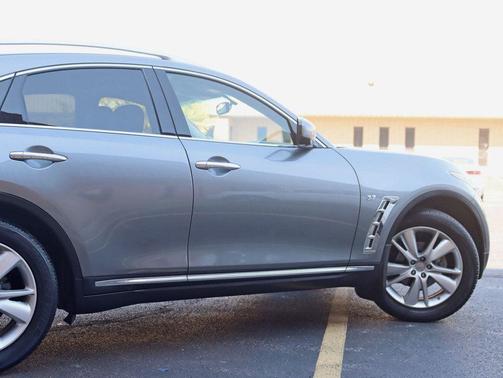 2015 INFINITI QX70 Base
