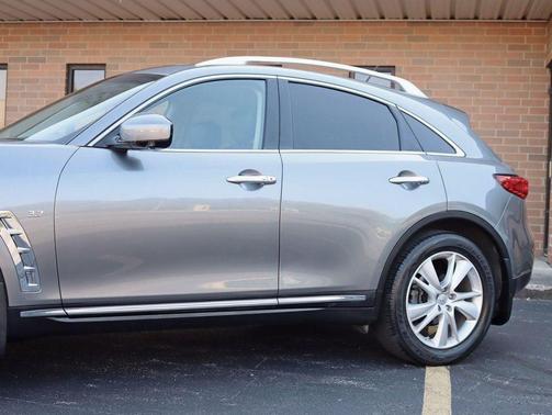 2015 INFINITI QX70 Base