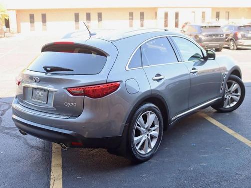 2015 INFINITI QX70 Base