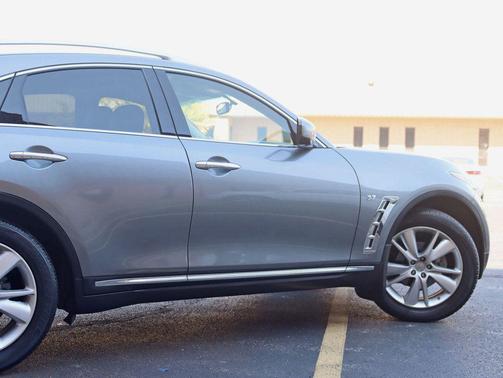 2015 INFINITI QX70 Base