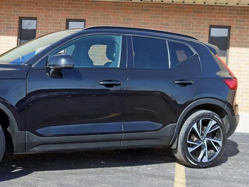 2021 Volvo XC40 T5 R-Design