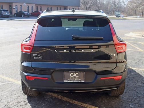 2021 Volvo XC40 T5 R-Design