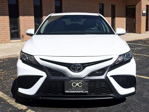 Super White 2022 Toyota Camry SE
