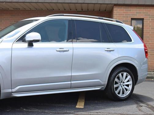 2016 Volvo XC90 T6 Momentum