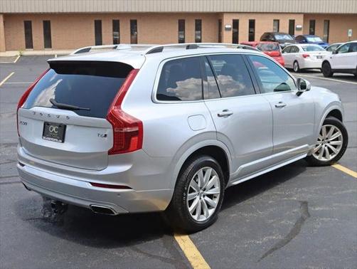 2016 Volvo XC90 T6 Momentum