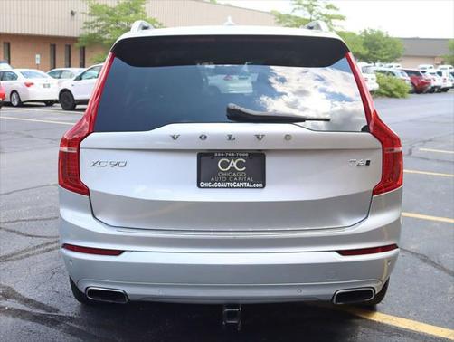 2016 Volvo XC90 T6 Momentum