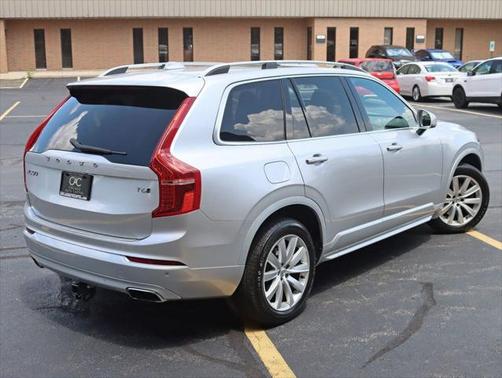 2016 Volvo XC90 T6 Momentum