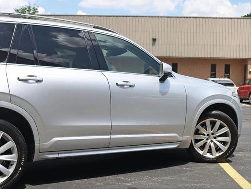 2016 Volvo XC90 T6 Momentum