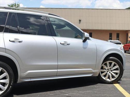 2016 Volvo XC90 T6 Momentum