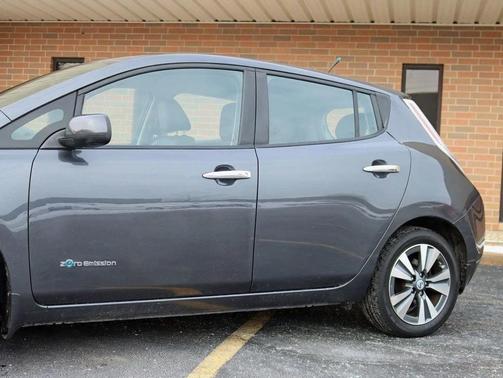 2013 Nissan Leaf 4dr Hatchback SL