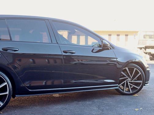 Deep Black Pearl 2019 Volkswagen Golf R 2.0T Manual