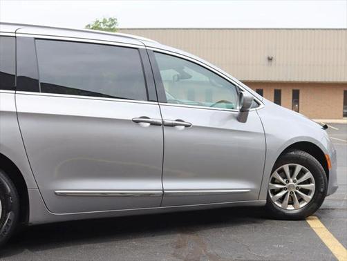 2018 Chrysler Pacifica Touring-L