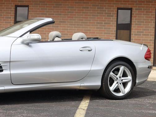 Brilliant Silver Metallic 2005 Mercedes-Benz SL-Class SL500 2dr Roadster 5.0L