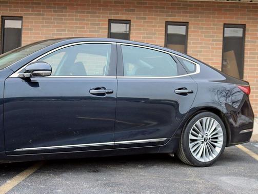 2018 Kia Cadenza Limited Sedan