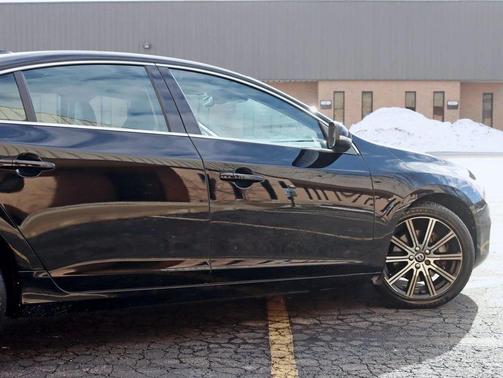 2017 Volvo S60 Inscription T5 Platinum