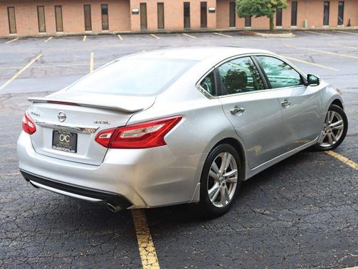 Brilliant Silver 2016 Nissan Altima 3.5 SL